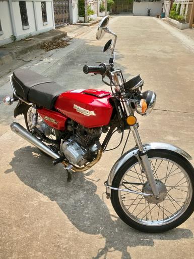 Honda GL100 สีแดง สภาพสวยรถเดิมๆแต่ทำใหม่ภาษีต่อเรียบร้อยแล้วถึงปี60+พ.ร.บ.โอนได้เลย ราคา 25,500 บาท